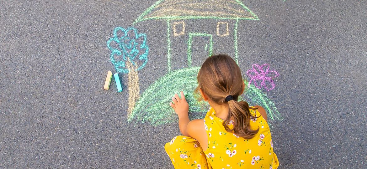 The,Child,Draws,A,House,On,The,Asphalt.,Selective,Focus.